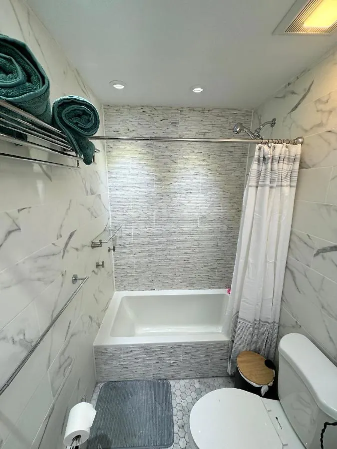 The Waltham Private Room & Bathroom John F Kennedy Jfk Lga Airport Manhattan Penn Station Bullet-Train 15 Min ニューヨーク ゲストハウス