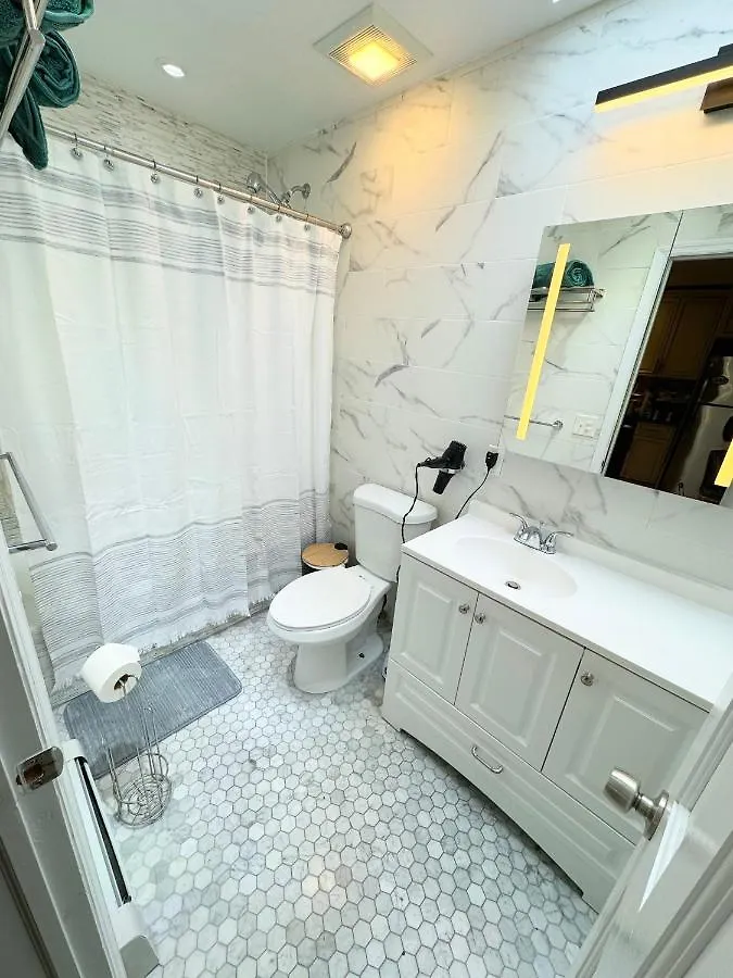 The Waltham Private Room & Bathroom John F Kennedy Jfk Lga Airport Manhattan Penn Station Bullet-Train 15 Min New York